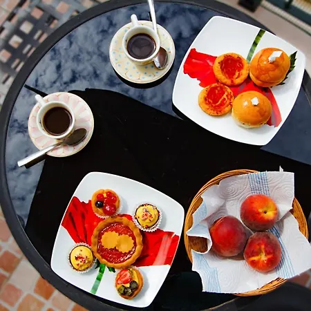 Eden Lilli Bed & Breakfast 4*